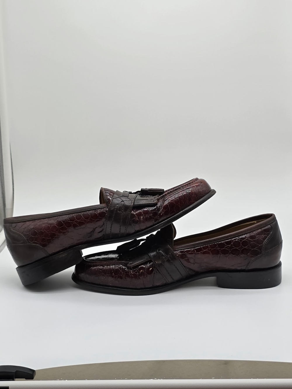 Men's Florsheim Tassel Loafers in Dark Burgundy Croc-Embossed Leather Size 8.5 - Picture 3 of 6